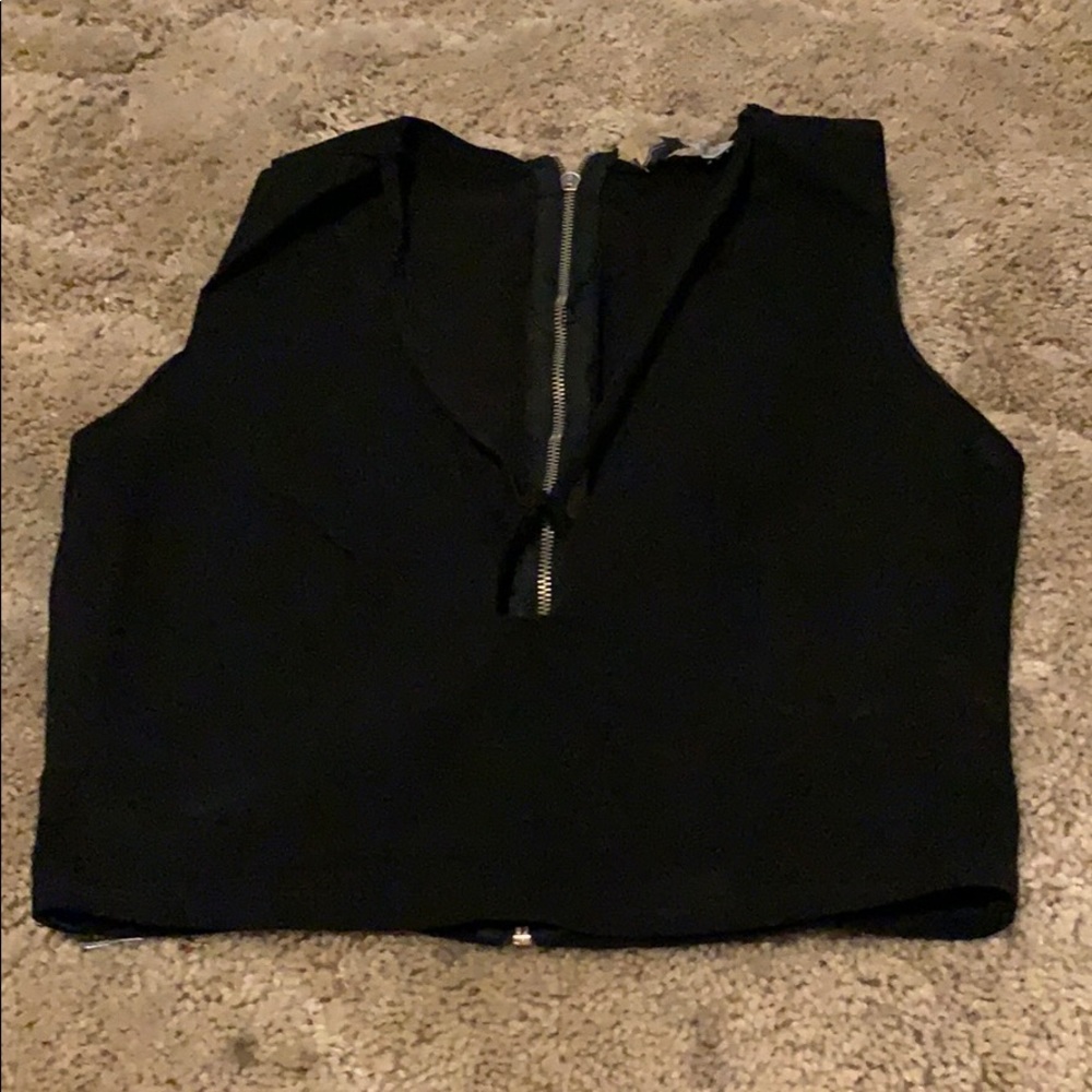 Medium strappy crop